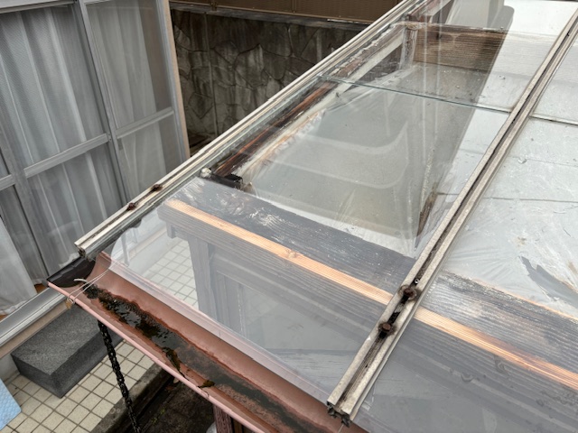 温室屋根ガラス修繕工事
