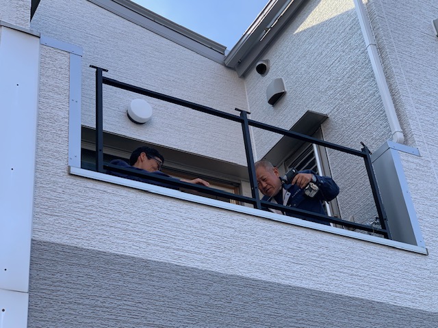 テラスのガラスフェンス