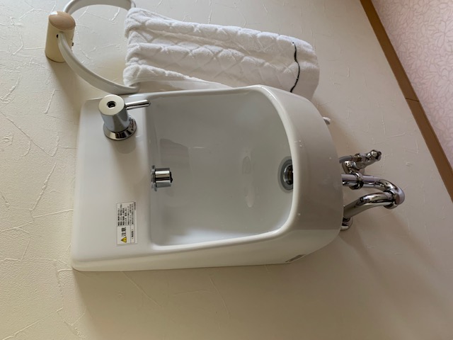 トイレ手洗器取替工事