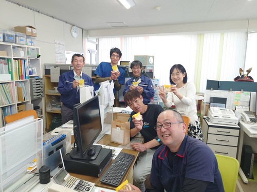 社長と社員さんの誕生日＆ロコちゃんと桜ショット☆